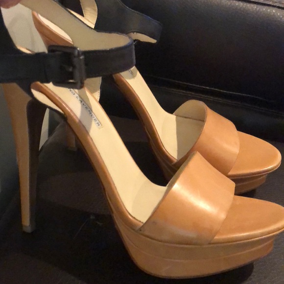 New Authentic Vera Wang Heels 41/9.5 - Picture 2 of 5